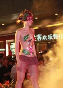 涂鸦人体彩绘模特